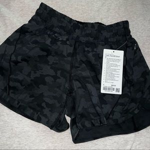 Track that Mid-Rise short 5”, Size 6, color black camo